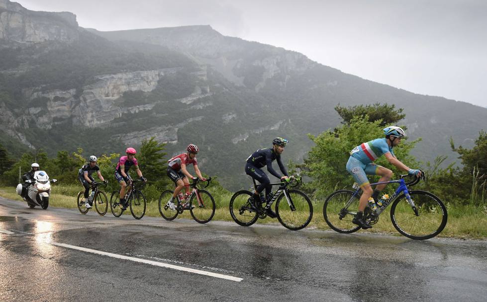 Sesta tappa del Giro del Delfinato sotto la pioggia con Vincenzo Nibali in fuga insieme ad Alejandro Valverde, Tony Gallopin, Alberto Rui Costa e Tony Martin. Afp